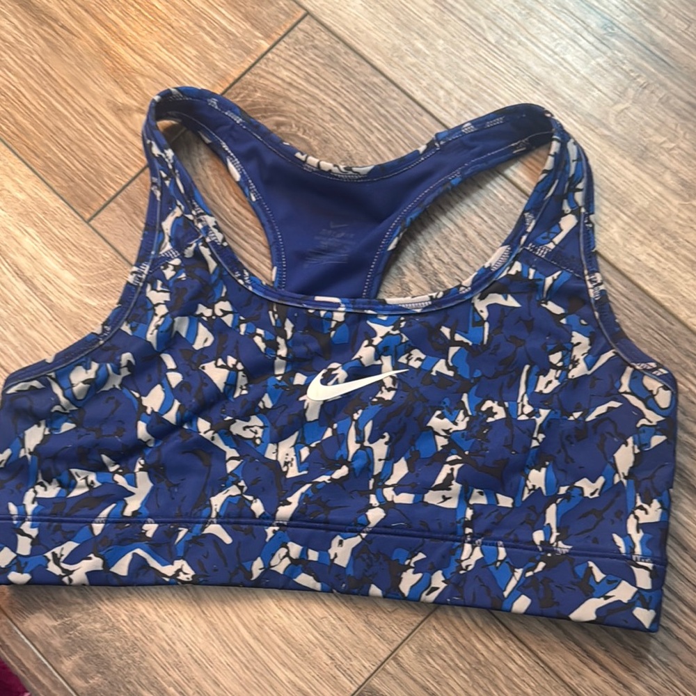 Nike Women's Blue and Gray Patterned Sports Bra